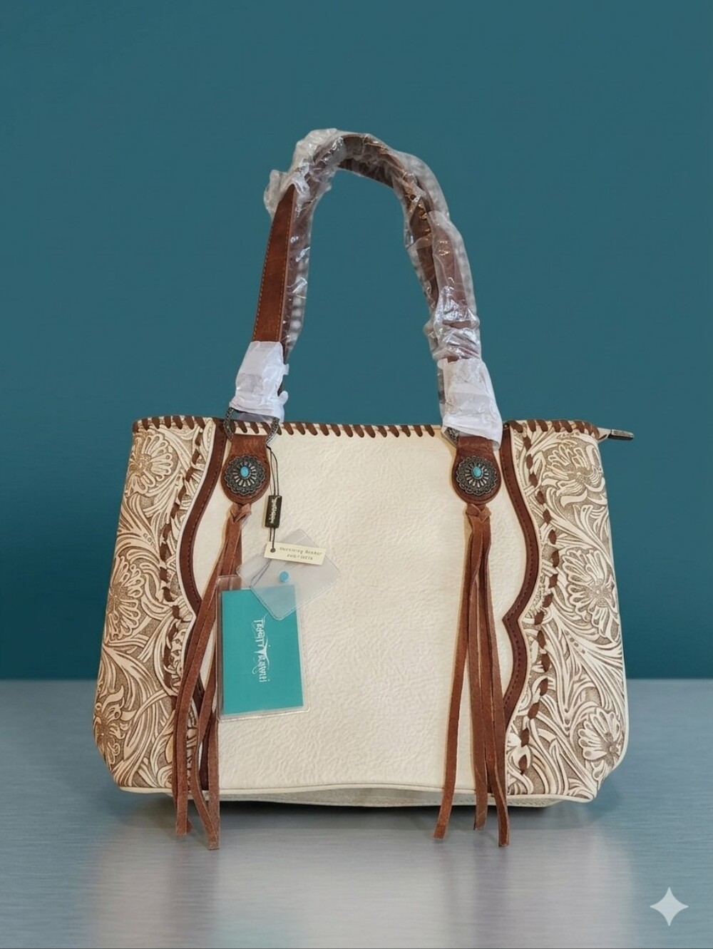 Trinity Ranch Concho Collection Tote/Crossbody cream